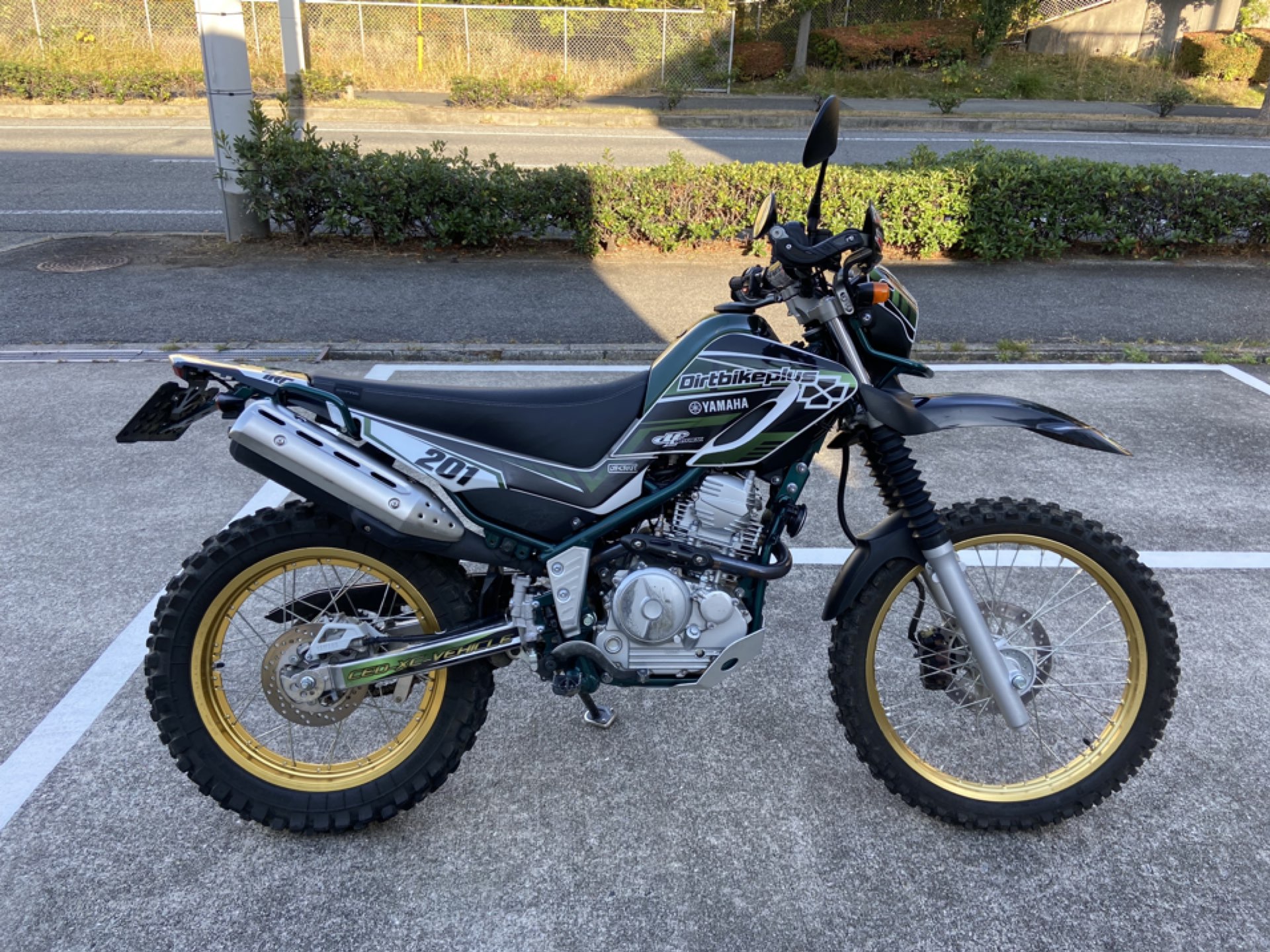 ZETA アドバンスシート セロー250| Dirtbikeplus (ダートバイクプラス)